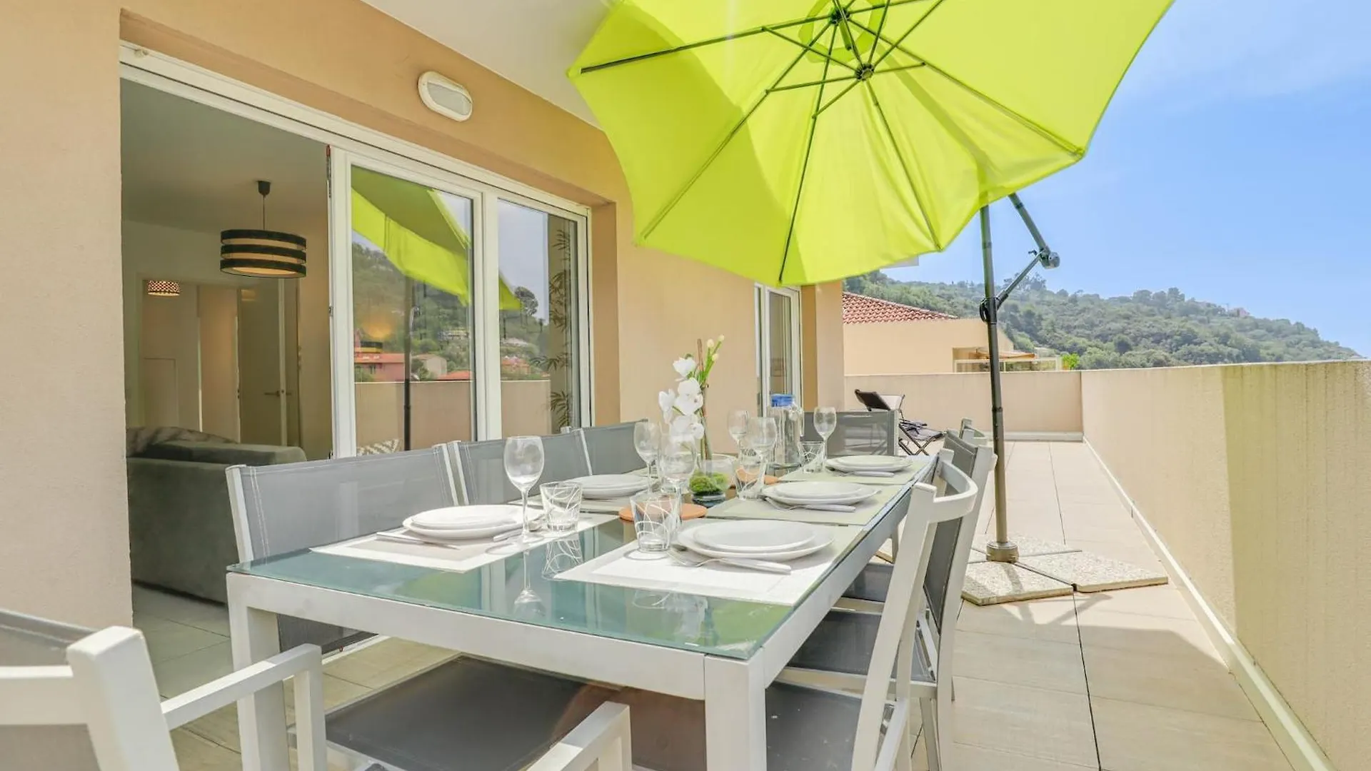 Spacieux Rooftop Parking, Terrasse Ensoleillee Menton