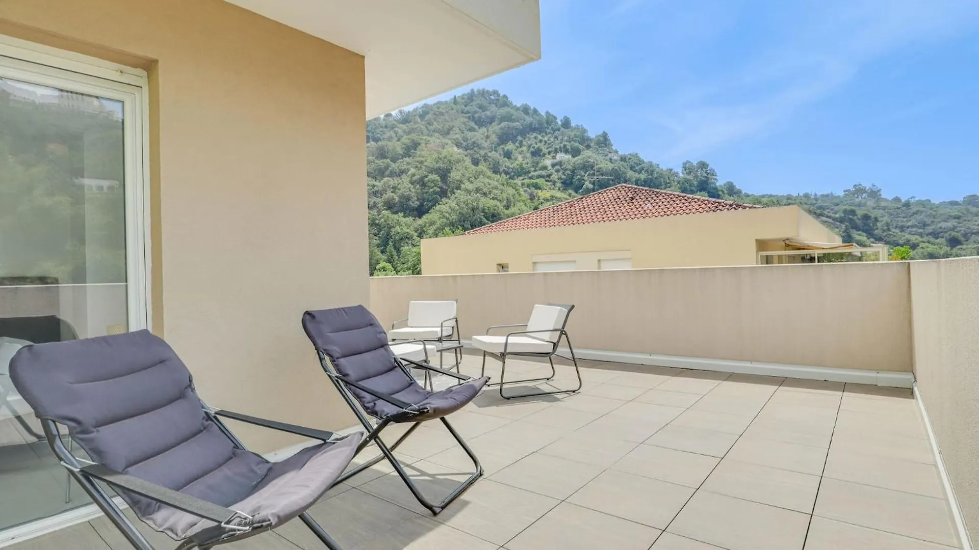 Apartmán Spacieux Rooftop Parking, Terrasse Ensoleillee Menton