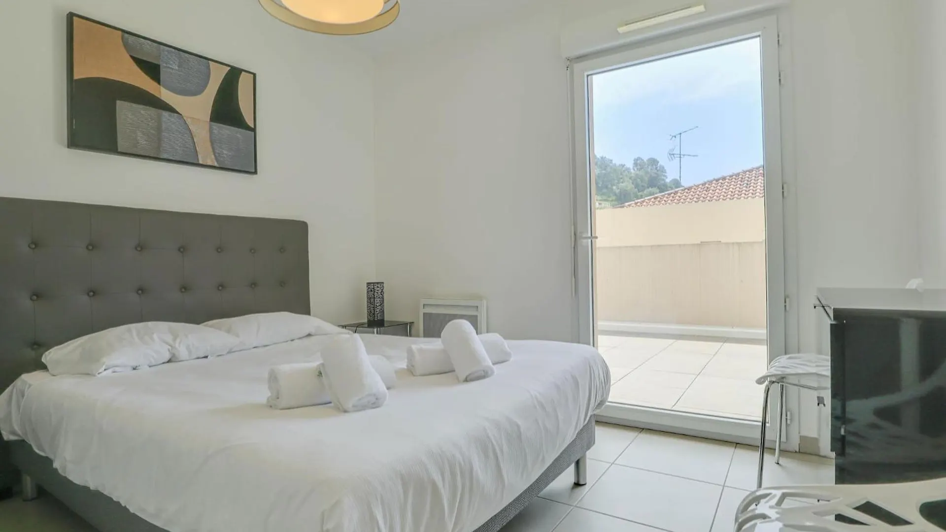Spacieux Rooftop Parking, Terrasse Ensoleillee Menton Appartement