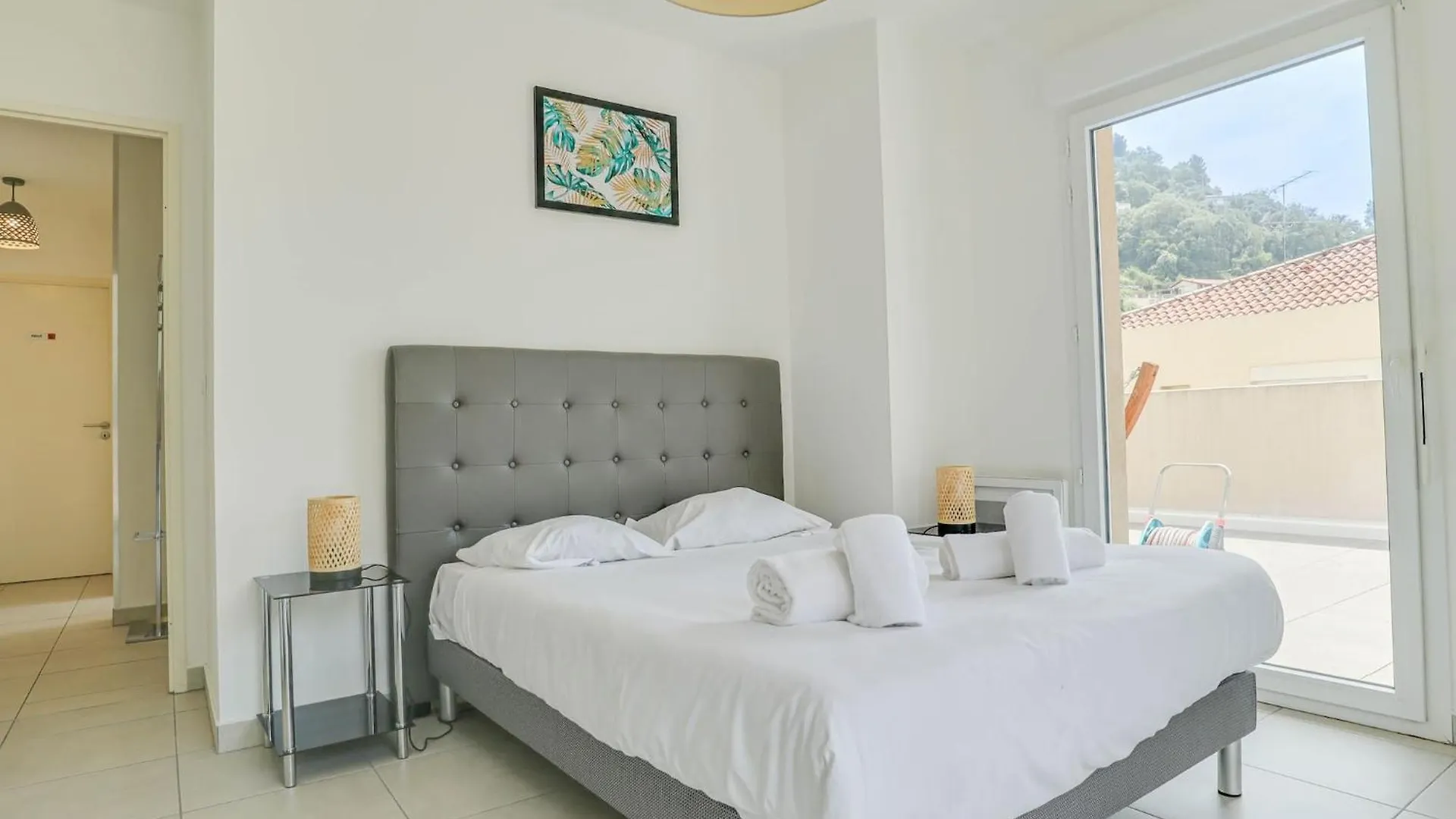 Appartement Spacieux Rooftop Parking, Terrasse Ensoleillee Menton France